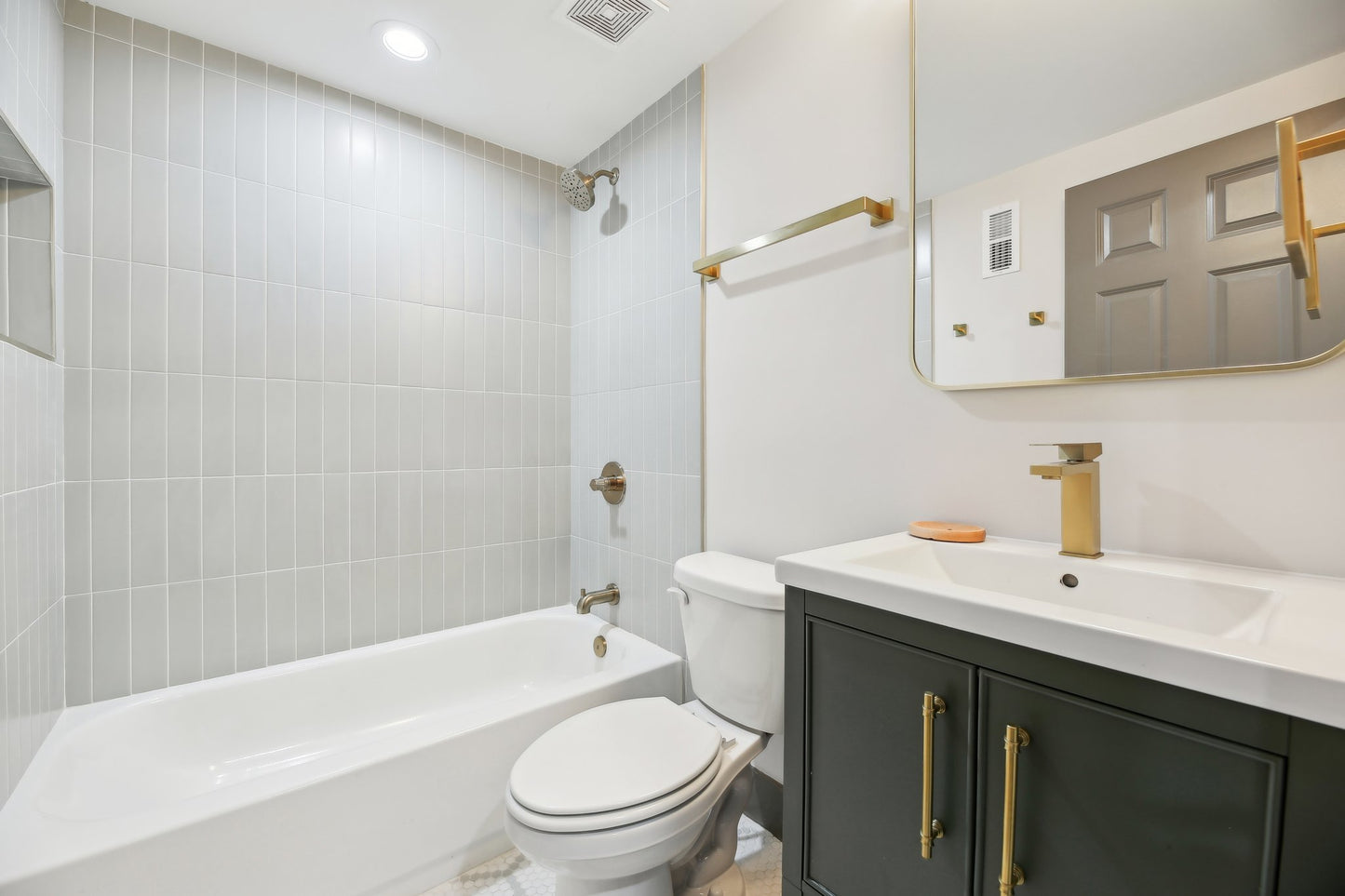 Small City Vibes - Potomac Entire Home